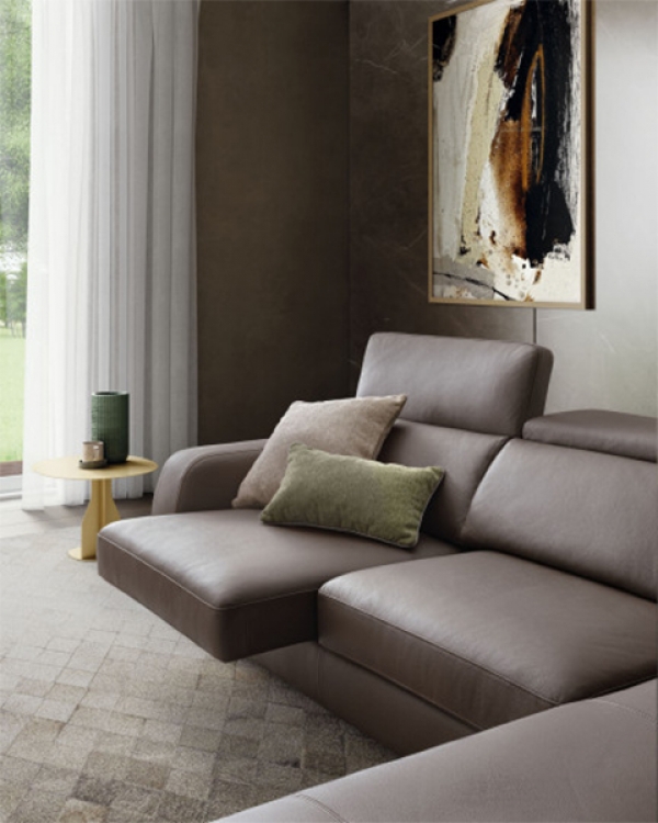 Модел Graffiti. Le Comfort, Италия. Мека мебел с механизми за промяна дълбочината на сядане и височината на облягане. Модерни ит