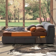 Ìîäåë Apollo. Le Comfort, Èòàëèÿ. Ìîäåðíà èòàëèàíñêà ñïàëíà ñ êîæåíà èëè òåêñòèëíà òàïèöåðèÿ è ìåõàíèçúì çà ðåãóëèðàíå íà ïîçèö