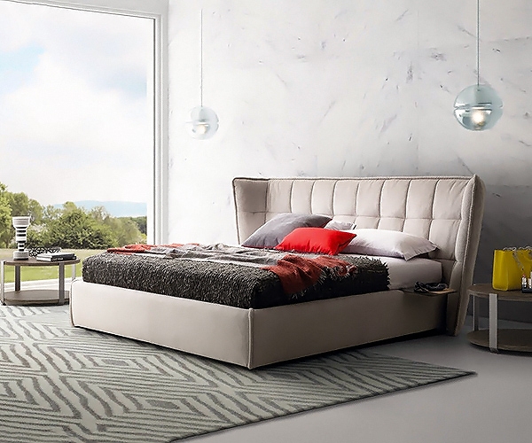 Aspen, Le Comfort. Ëóêñîçíà èòàëèàíñêà ñïàëíÿ ñ òàïèöåðèÿ îò êîæà èëè òåêñòèë.