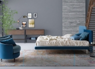 Ìîäåë Together. Le Comfort, Èòàëèÿ. Ëóêñîçíà èòàëèàíñêà òàïèöèðàíà ñïàëíÿ ñ àñèìåòðè÷íà òàáëà è ïîâäèãàù ìåõàíèçúì çà êîíòåéíåð.