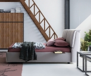 Модел Inside. LeComfort, Италия. Модерна италианска спалня с изцяло сваляща се тапицерия и ракла. Луксозни италиански мебели за
