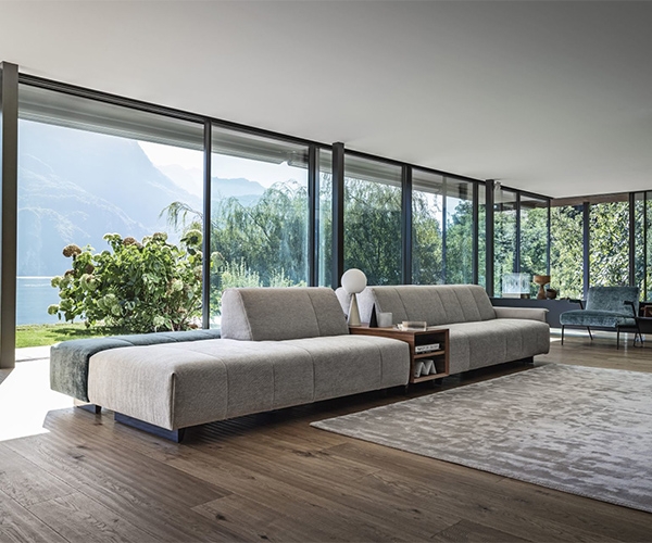 Zara, Nicoline. Луксозен италиански модулен диван с текстилна или кожена тапицерия.