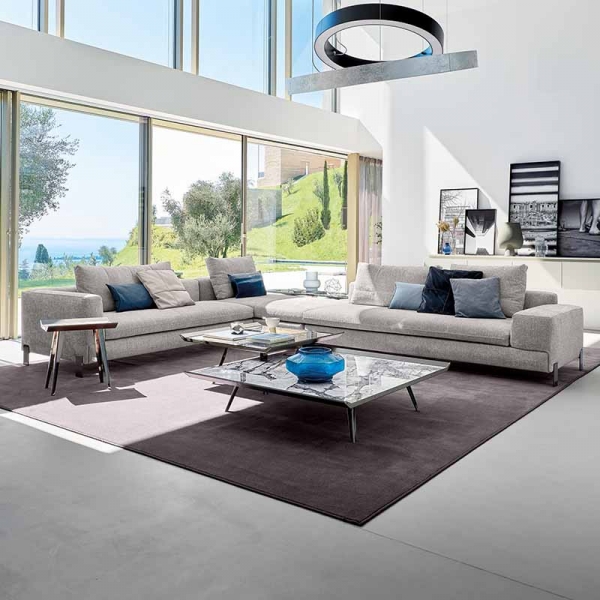 Brown Shugar, Arketipo. Модерен италиански модулен диван със структура от масив и кожена или текстилна тапицерия.