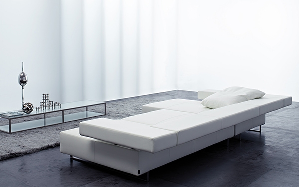 Модел Loft.  Arketipo, Италия. Луксозен италиански диван с регулируема облегалка. Модерна италианска мека мебел с тапицерия от к