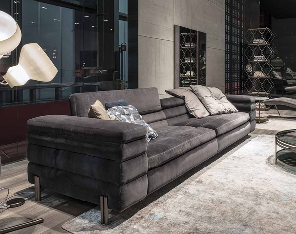 Модел Mayfair. производител Arketipo, Италия. Луксозен диван с регулируема облегалка. Модерна италианска мека мебел - прави, ъгл