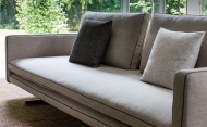 Модел Moss. Arketipo, Италия.  Модерен италиански диван с кожена или текстилна тапицерия с контрастни шевове. Луксозна италианск