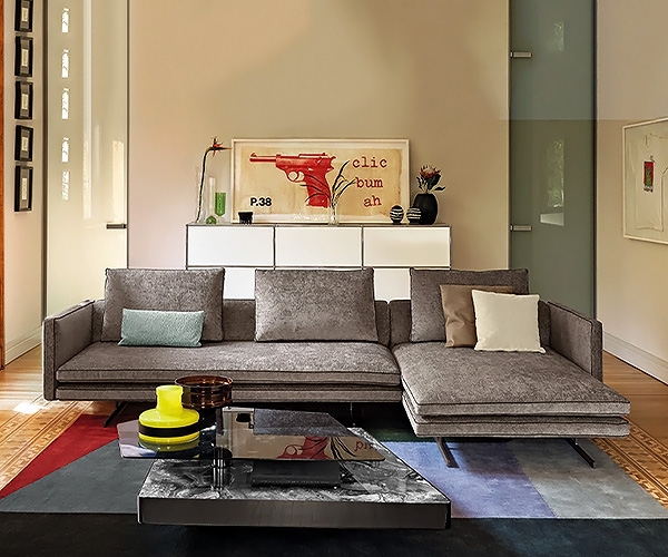 Moss, Arketipo. Луксозен италиански прав или ъглов диван с кожена или текстилна дамаска.