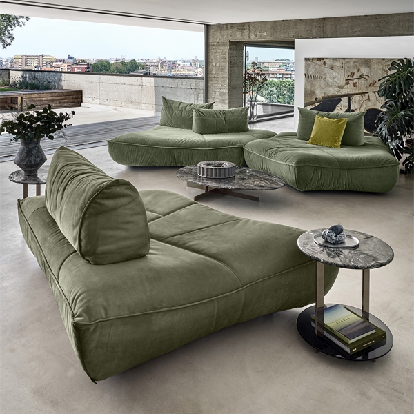 Night Fever, Arketipo. Модерен италиански модулен диван с кожена или текстилна дамаска с разнообразни цветове.