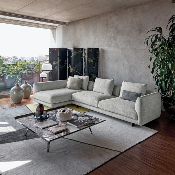Self Control, Arketipo. Луксозен италиански модулен диван с дамаска от кожа или текстил с разнообразни цветове.