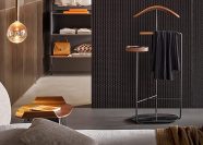 Модел Luigio. Производител Bonaldo, Италия. Модерна италианска стояща закачалка. Луксозни италиански мебели, аксесоари, осветлен