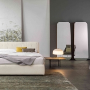 Модел Obel. Производител Bonaldo, Италия. Луксозно италианско стоящо огледало с рамка от масивна дървесина. Модерни италиански м