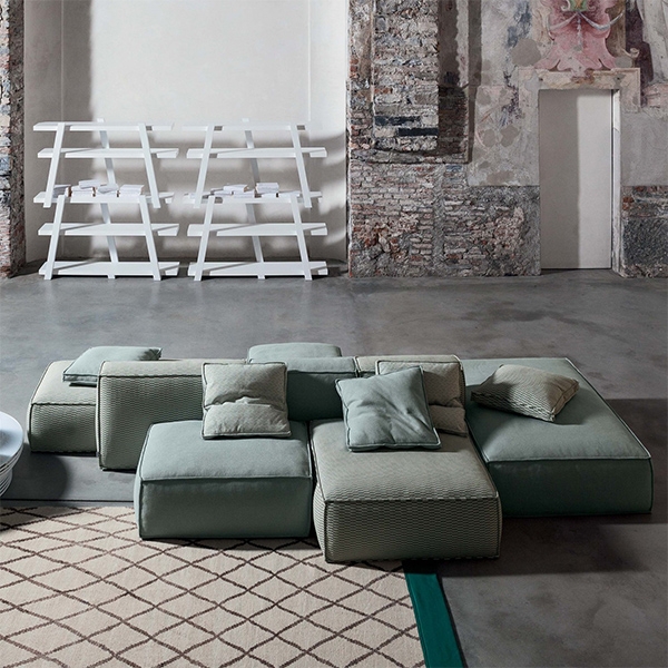 Peanut B, Bonaldo. Луксозен италиански модулен диван с разнообразни по размер и форма модулни елементи.