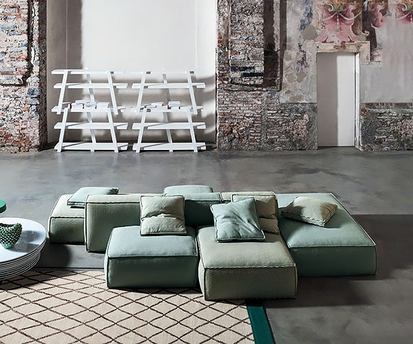 Peanut B, Bonaldo. Луксозен италиански модулен диван с разнообразни по размер и форма модулни елементи.