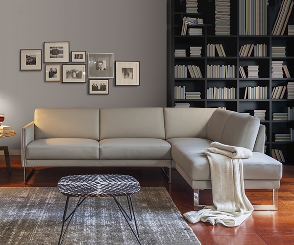 Coco, Calia. Модерен италиански прав или ъглов диван с разнообразни размери и тапицерия от кожа, текстил или микрофибър.