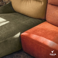 Модел Eliseo. Производител Calia, Италия. Луксозен италиански модулен диван с гъвкава облегалка и тапицерия от кожа или текстил.