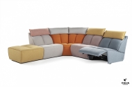 Модел Johnny. Производител Calia, Италия. Модерен италиански модулен диван с релакс механизми и кожена или текстилна тапицерия. 