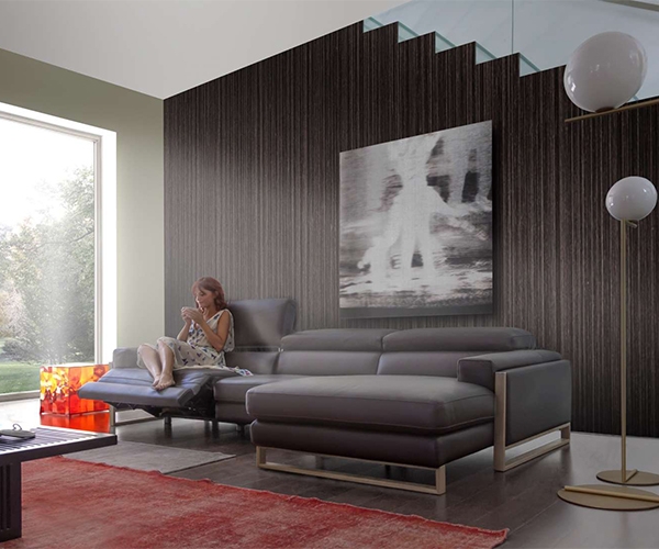 Romeo Relax, Calia. Луксозен италиански модулен диван с електрически релакс механизми.