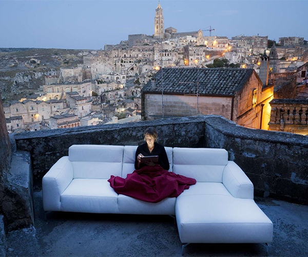 Soho, Calia. Модерен италиански прав или ъглов диван с тапицерия от кожа, текстил или микрофибър.