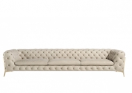 Модерен италиански диван с капитонирана тапицерия, модел Belle Epoque. Производител Calia, Италия.