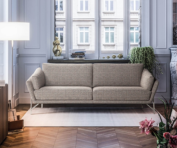 Venere, Calia. Луксозен италиански модулен диван с тапицерия от кожа, текстил или микрофибър с разнообразни цветове.
