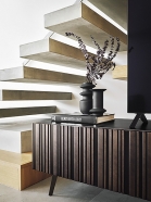 Модел Stripes. Производител - Calligaris, Италия. Модерен италиански комод за дневна или трапезария. Висок клас италианско обзав