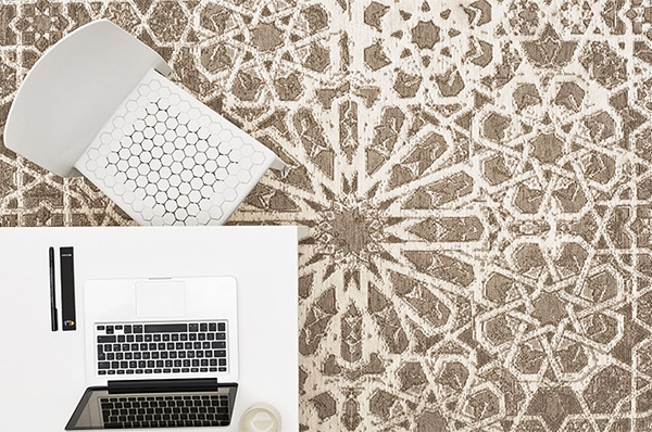 Луксозен италиански релефен жакардов килим с правоъгълна форма, модел Arabia. Производител - Calligaris, Италия.