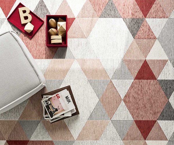 Esagono, Calligaris. Луксозен италиански жакардов килим с декорация от геометрични форми в различни цветови комбинации.
