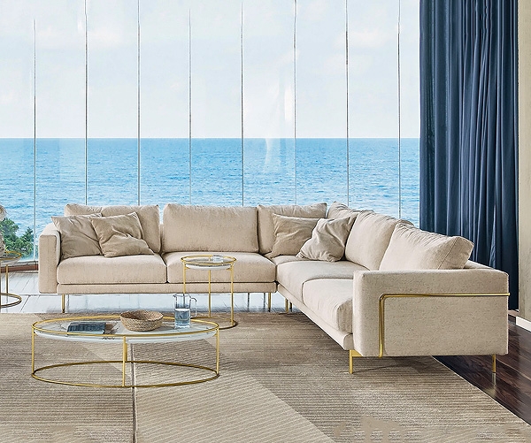 Rod, Calligaris. Модерен италиански диван с тапицерия от кожа или текстил.
