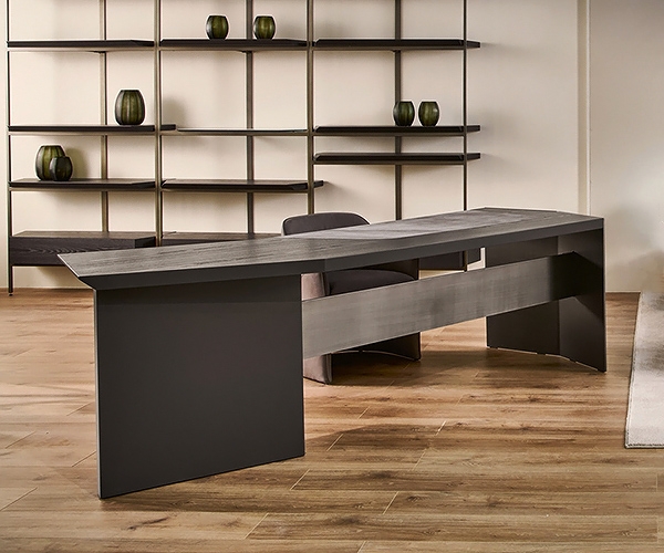 Macao, Cantori. Ëóêñîçíî èòàëèàíñêî áþðî ñ ÷åêìåäæåòà è ïëîò îò êîæà èëè âåëóð.