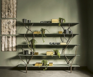 кухни от масив Albero, Cantori. Луксозна италианска библиотека с метална рамка и рафтове от масивна дървесина.