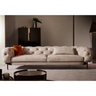 Модел Atenae. Производител Cantori, Италия. Луксозен италиански, ръчно капитониран диван.