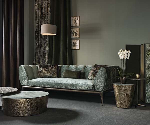 Iseo, Cantori. Луксозен италиански диван с метална основа и тапицерия от кожа, кадифе или текстил.