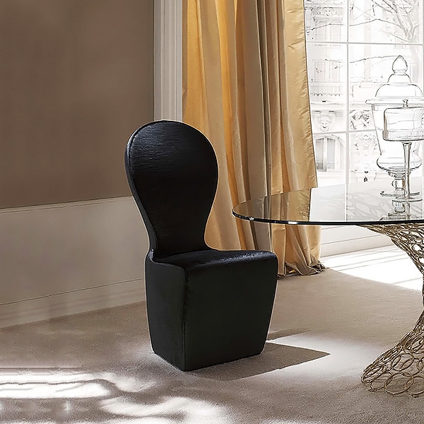 Mondrian, Cantori. Луксозен италиански, изцяло тапициран трапезен стол с метална структура и кожена или текстилна дамаска.