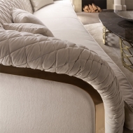 Модел Portofino. Производител Cantori, Италия. Луксозен италиански диван с тапицерия от кожа, кадифе или текстил. Луксозна итали
