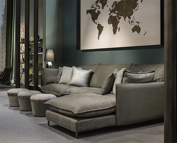 Модел Tano Easy. Производител Cantori, Италия. Луксозен италиански диван с гъши пух и тапицерия от кожа или текстил. Луксозна ит