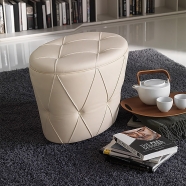 Модел Pinko Pouf. Производител Cattelan, Италия. Модерна италианска табуретка с кожена тапицерия. Луксозна италианска мека мебел
