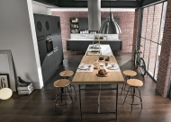 Êîìïîçèöèÿ Isla 01. Ïðîèçâîäèòåë - Colombini, Èòàëèÿ. Ëóêñîçíà èòàëèàíñêà ìîäóëíà êóõíÿ ñ ôóíêöèîíàëíî ðàçïðåäåëåíèå, óñòîé÷èâè