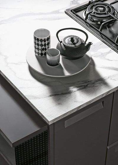 Композиция Isla 01. Производител - Colombini, Италия. Луксозна италианска модулна кухня с функционално разпределение, устойчиви