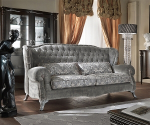 кухни от масив Модел Artemide, Epoque. Клсаически италиански диван с масивна структура и текстилна или кожена тапицерия.