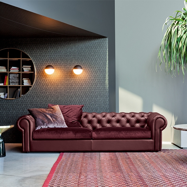 Charles B, Flexteam. Луксозен италиански диван със структура от масив и кожена или текстилна тапицерия.
