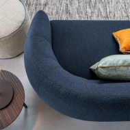 Серия Globe. Производител Flexteam, Италия. Колекция италианска мека мебел - кресло, двуместен и триместен диван.