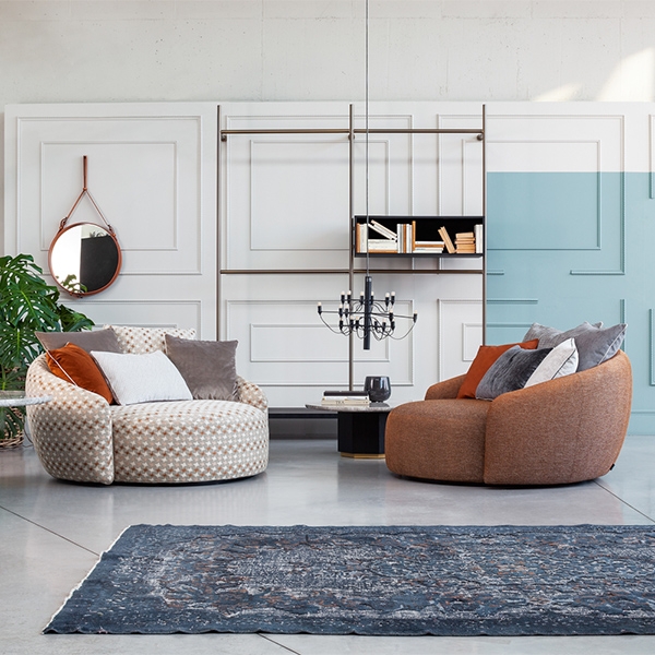 Globe, Flexteam. Модерна италианска мека мебел - кресло и диван с изцяло свяляща се текстилна или кожена тапицерия.