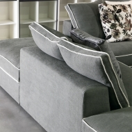 Модел Madison. Производител Flexteam, Италия. Модерен италиански диван с текстилна или кожена тапицерия с контрастни шевове. Лук