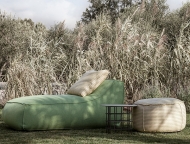 Модерна италианска мека мебел за градина - лежанки, кресла и табуретки, модел Shape. Производител Flexteam, Италия.