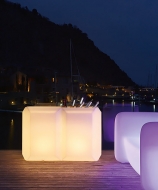 Модел Gem, производител Myyour, Италия. Луксозна италианска кашпа с LED светлина. Модерни италиански мебели, аксесоари и осветле