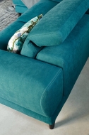 Модел Harvey. Le Comfort, Италия. Модерни италиански дивани с текстилна тапицерия и механизми за изтегляне на седалните възглавн