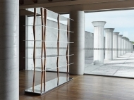 Модел Sendai. Производител Horm, Италия. Модерна италианска библиотека от масив и стъкло. Луксозни италиански мебели - скринове,