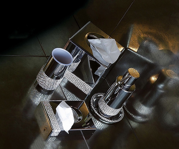 Occhio di Tigre, Il Paralume Marina. Ëóêñîçíè èòàëèàíñêè àêñåñîàðè çà áàíÿ ñ äåêîðàöèÿ îò êðèñòàëè Swarovski.