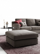 Модел Abby. Le Comfort, Италия. Модерен италиански диван с текстилна тапицерия. Луксозни италиански мебели за дневна - мека мебе