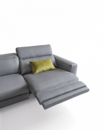 Модерен италиански модулен диван с текстилна или кожена тапицерия, модел Gareth. Le Comfort, Италия.
